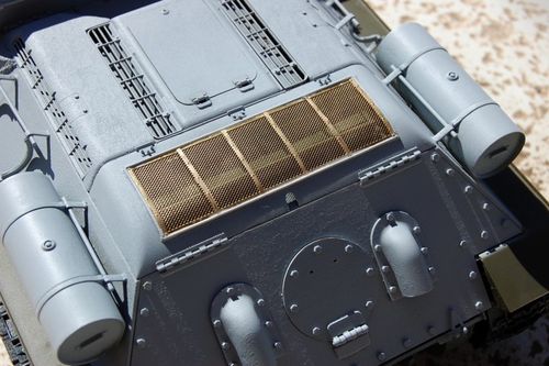 I didn’t want the photo etch, tracks or side racks to have the same texture as they were simple sheet metal.