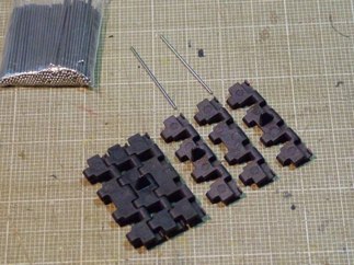 Unlike Tamiya, Hooben has decided that it would be best if the builder assembled their own tracks, so you get 2 baggies full of track links, one baggy contains all the track links with guide horns and the other contains spacer links without guide horns. Each side requires 55 of each track type and is held together with a metal pin. Just in case your counting, and maybe not to quick with math, that's 440 parts that make up both sets of track.